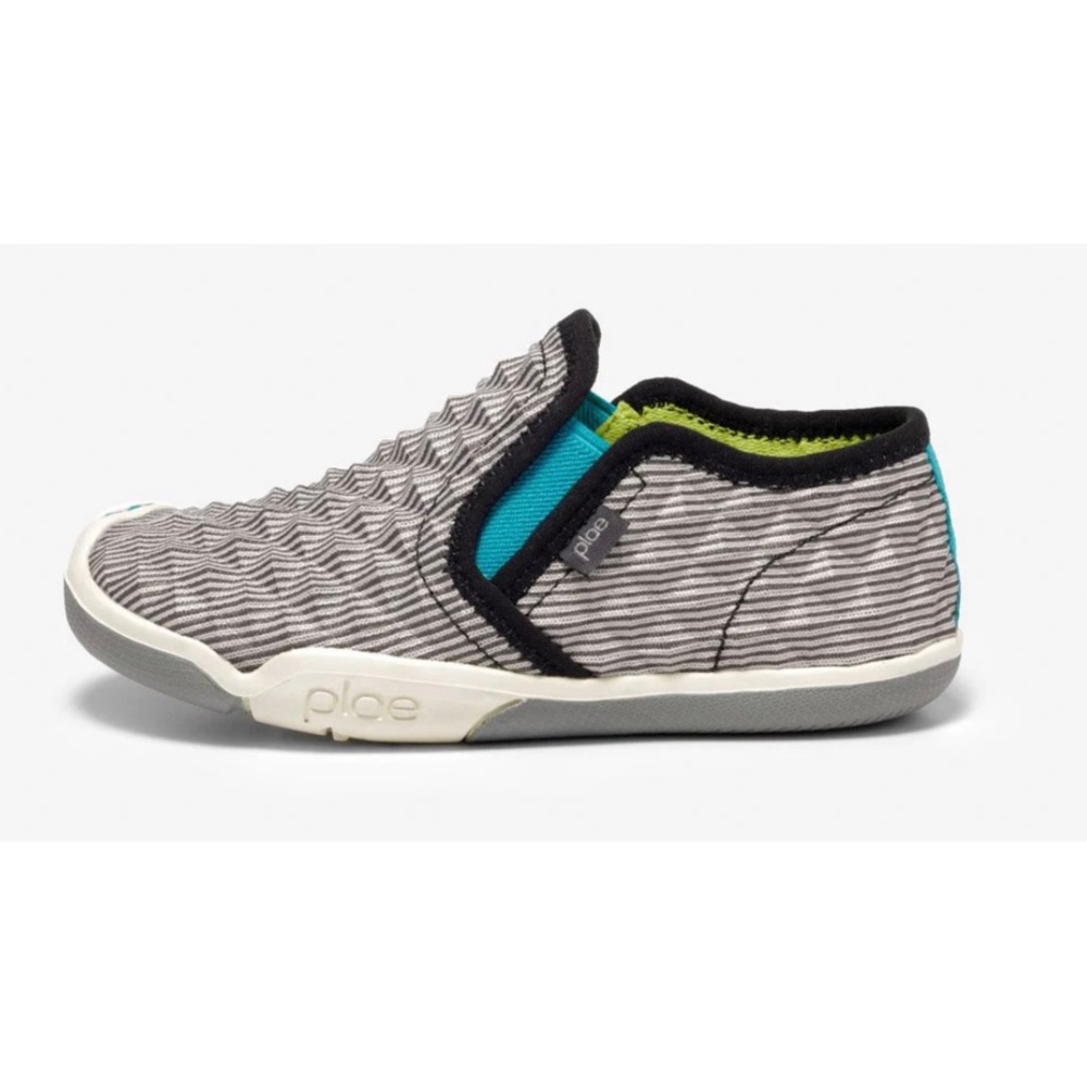 Boys Plae Migi 3D prism slip on shoes in TOURMALINE QUARTZ, size 10, GUC!